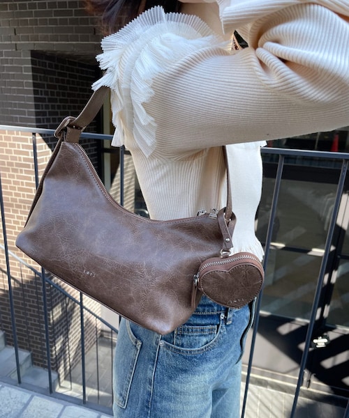 mystic（ミスティック）の「loti ハートポーチ付きホーボーBAG（バッグ・レディース・ブラック/レッド/ピンク/ブラウン・ONE）」の2枚目の写真