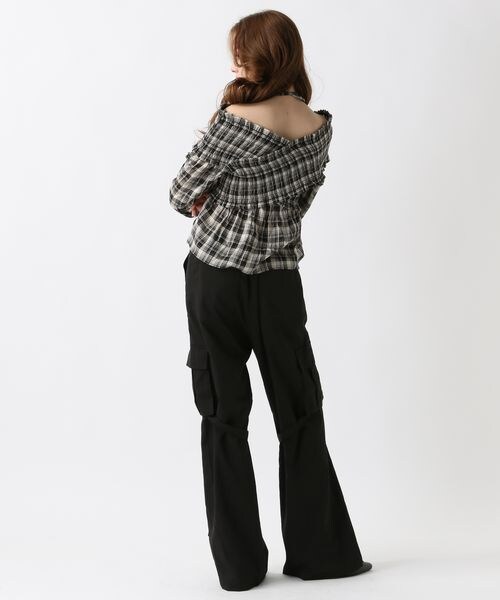 FOREVER 21（フォーエバー トゥエンティーワン）の「ベルトデザインフレアパンツ（フォーマルスーツ/小物・ブラック09/カーキ78・S/M）」の12枚目の写真