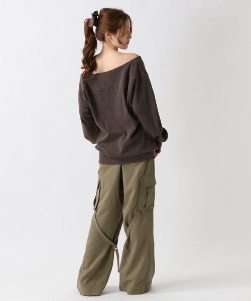FOREVER 21（フォーエバー トゥエンティーワン）の「ベルトデザインフレアパンツ（フォーマルスーツ/小物・ブラック09/カーキ78・S/M）」の7枚目の写真