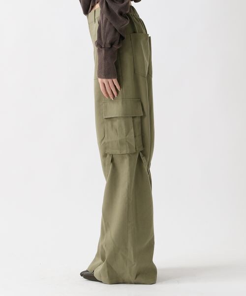 FOREVER 21（フォーエバー トゥエンティーワン）の「ベルトデザインフレアパンツ（フォーマルスーツ/小物・ブラック09/カーキ78・S/M）」の16枚目の写真