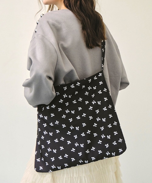 3coins（3coins）の「リボン柄ショルダーバッグ（ショルダーバッグ・レディース・アイボリー/ピンク系その他/ブラック・FREE）」の2枚目の写真