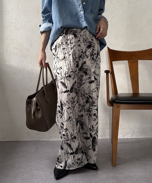 WEB限定】リーフ柄プリーツパンツ