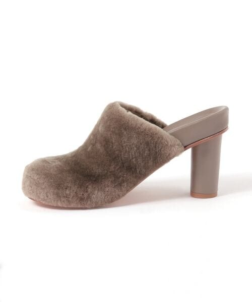 Chaos（カオス）の「ARIEL ムートンファー チャンキーヒール ミュール（シューズ・ベージュ59/ネイビー88・36.0/37.0）」の3枚目の写真