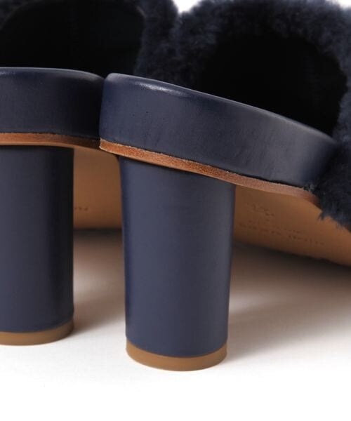 Chaos（カオス）の「ARIEL ムートンファー チャンキーヒール ミュール（シューズ・ベージュ59/ネイビー88・36.0/37.0）」の12枚目の写真