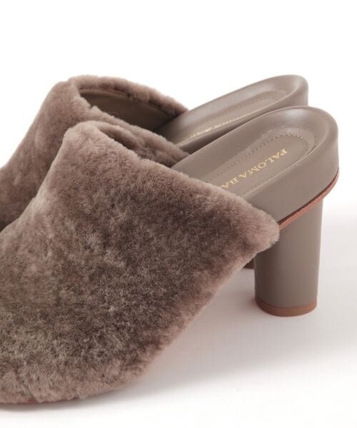 Chaos（カオス）の「ARIEL ムートンファー チャンキーヒール ミュール（シューズ・ベージュ59/ネイビー88・36.0/37.0）」の8枚目の写真