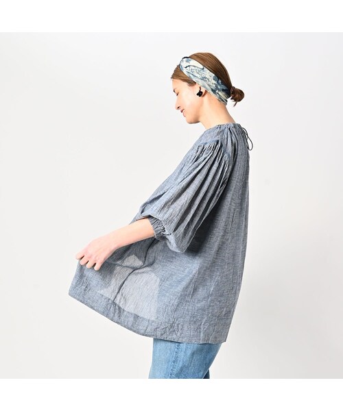 45R ダンガリーガーゼのシャーリングチュニックブラウス　今季 45R（フォーティファイブアール）の「ダンガリーガーゼのシャーリング