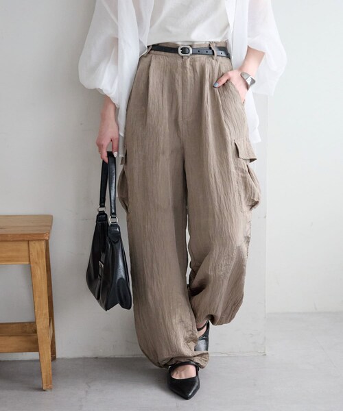 DISCOAT（ディスコート）の「【SS先行予約】ワッシャーサテンカーゴパンツ（カーゴパンツ・レディース・アイボリー/モカ・L/M）」の2枚目の写真