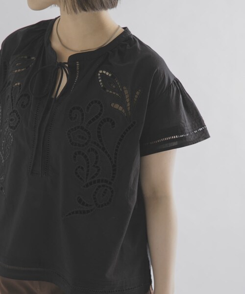 THE GOODLAND MARKET（ザグッドランドマーケット）の「FANAKA　レースブラウス（シャツ/ブラウス・レディース・オフホワイト/ブラック・Free）」の19枚目の写真