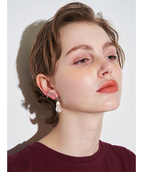 ELENDEEK（エレンディーク）の「WAVE PEARL 2WAY PIERCE（ピアス（両耳用）・レディース・シルバー/ゴールド・F）」の5枚目の写真