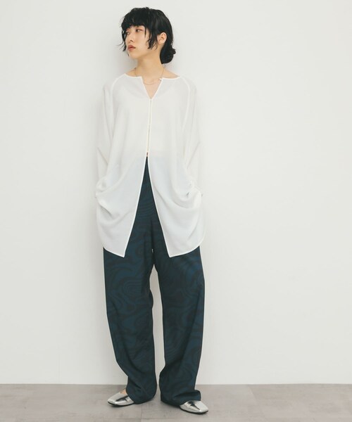 KBF（ケイビーエフ）の「2WAYスリットスリーブチュニック（チュニック・レディース・BLACK/OFF/L.GREEN・one）」の11枚目の写真