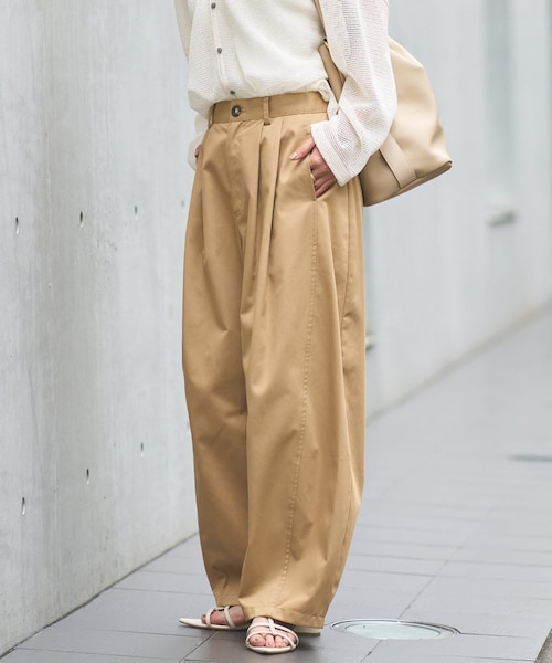 un dix cors（アンディコール）の「《デイリーに着回せる！》カーブチノパンツ（チノパンツ・レディース・オフホワイト/キャメル・F）」の2枚目の写真