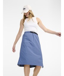 AIGLE（エーグル）の「UVカット 撥水 ストラップ 裾スリットスカート（スカート・レディース）」