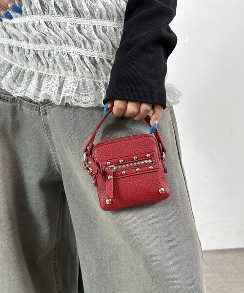 WHO'S WHO gallery（フーズフーギャラリー）の「【予約アイテム】【WEB限定】スタッズミニバッグ（バッグ・レディース・オフホワイト/ブラック/レッド・F）」の3枚目の写真