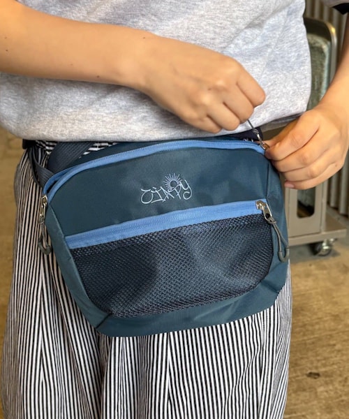 CIAOPANIC TYPY（チャオパニックティピー）の「【UNISEX】メッシュポケットウエストポーチ（ボディバッグ/ウエストポーチ・レディース・オレンジ/レッド/ブルー/ブラック/グリーン・ONE）」の4枚目の写真