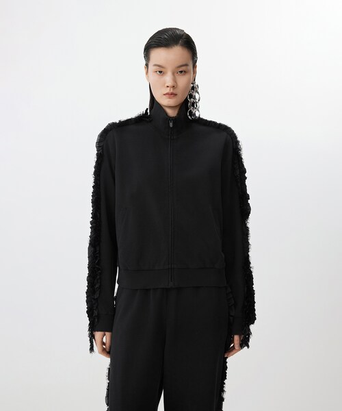 JNBY(ジェーエヌビーワイ)の「Ruffle Zip Jacket(パーカー・レディース・ブラック・36/38/40)」の1枚目の写真