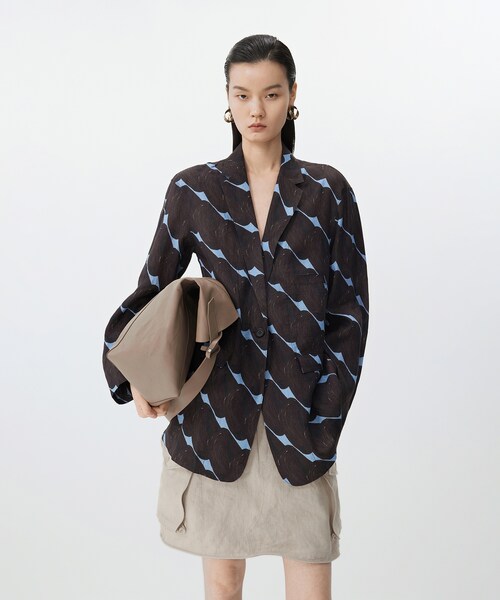 JNBY（ジェーエヌビーワイ）の「Urban Graphic Linen Jacket（テーラードジャケット・レディース・ブラウン/ベージュ・36/38/40）」の2枚目の写真