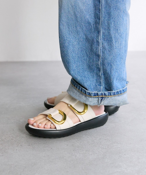 ear PAPILLONNER（イアパピヨネ）の「本革/バックルベルトサンダル