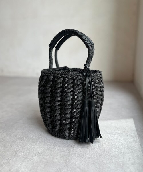 Chez toi（シェトワ）の「メタリック編み込みバケツトート（バッグ・レディース・ベージュ/ブラック・FREE）」の2枚目の写真