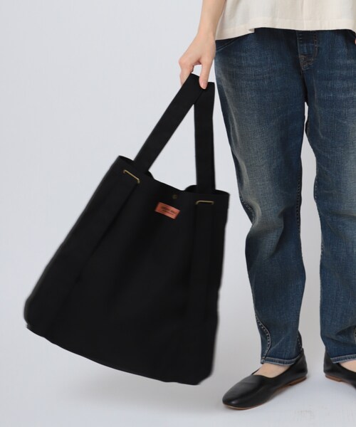 URCH RNA（アーチ アールエヌエー）の「E5086 フタヤクバッグ２（バッグ・レディース・ブラック/ナチュラル/ジェイブルー）」の4枚目の写真