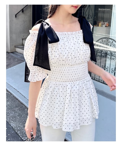 INGNI(イング)の「肩リボンオフショルブラウス(トップス・レディース・オフホワイト/ドット/オフホワイト/ピンク・M)」の6枚目の写真