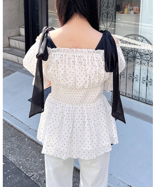 INGNI(イング)の「肩リボンオフショルブラウス(トップス・レディース・オフホワイト/ドット/オフホワイト/ピンク・M)」の1枚目の写真