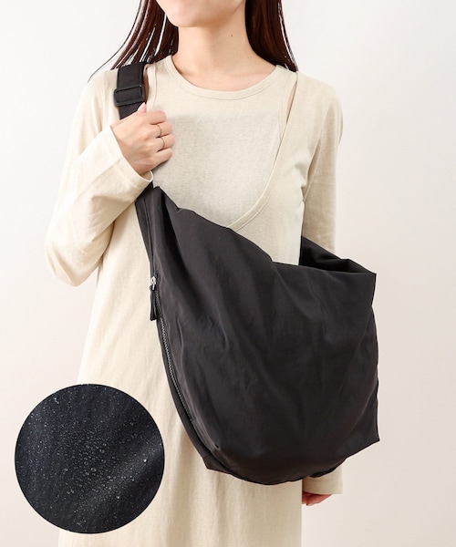 3coins（3coins）の「撥水加工ショルダーバッグ（ショルダーバッグ・ベージュ/ブラック/ピンク系その他・FREE）」の2枚目の写真