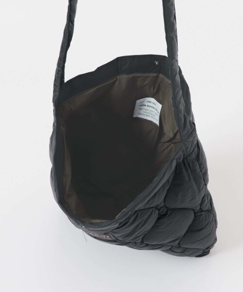 ITEMS URBANRESEARCH（アイテムズ アーバンリサーチ）の「TAION　Cross Body Down Bag -M（ショルダーバッグ・メンズ・BLK/G.BEIGE/D.OLIVE/D.NAVY/PAINT CAMO・-）」の14枚目の写真