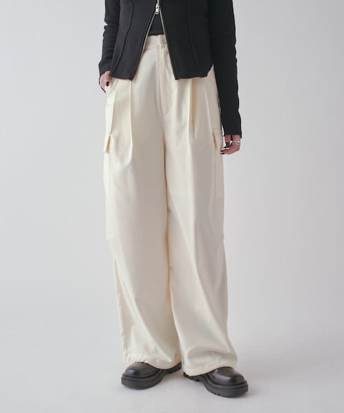 Lui's（ルイス）の「2タックカーゴパンツ（カーゴパンツ・レディース・カーキ/ホワイトその他1/ブラック・F）」の2枚目の写真