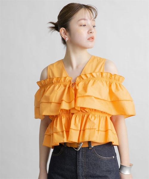 KBF（ケイビーエフ）の「多穿法交叉荷葉邊罩衫（その他・レディース・象牙白/黑色/橘色・象牙白/黑色/橘色）」の4枚目の写真