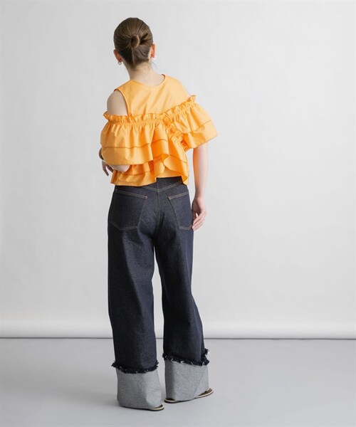 KBF（ケイビーエフ）の「多穿法交叉荷葉邊罩衫（その他・レディース・象牙白/黑色/橘色・象牙白/黑色/橘色）」の11枚目の写真