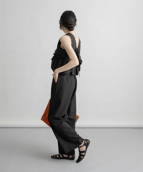 KBF（ケイビーエフ）の「多穿法交叉荷葉邊罩衫（その他・レディース・象牙白/黑色/橘色・象牙白/黑色/橘色）」の17枚目の写真