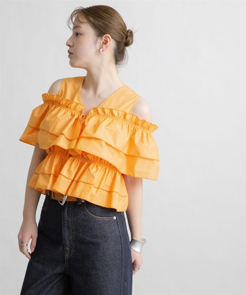 KBF（ケイビーエフ）の「多穿法交叉荷葉邊罩衫（その他・レディース・象牙白/黑色/橘色・象牙白/黑色/橘色）」の7枚目の写真