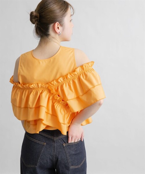 KBF（ケイビーエフ）の「多穿法交叉荷葉邊罩衫（その他・レディース・象牙白/黑色/橘色・象牙白/黑色/橘色）」の8枚目の写真