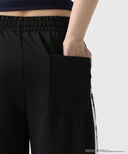 FOREVER 21(フォーエバー トゥエンティーワン)の「ラインジャージパンツ(フォーマルスーツ/小物・ブラック09/グリーン78・S/M)」の19枚目の写真