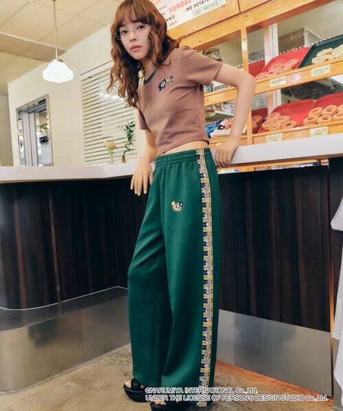 FOREVER 21(フォーエバー トゥエンティーワン)の「ラインジャージパンツ(フォーマルスーツ/小物・ブラック09/グリーン78・S/M)」の3枚目の写真