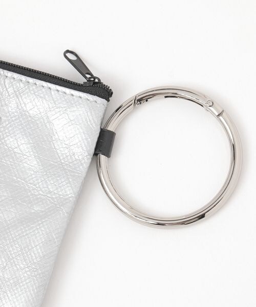 LEPSIM（レプシィム）の「カラビナワッシャーポーチ（財布/小物・オフホワイト05/ブラック09/シルバー19・ONE SIZE）」の8枚目の写真