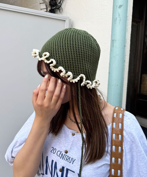 CIAOPANIC(チャオパニック)の「紐付きフリルニットハット(ハット・レディース・ベージュ/グリーン/ピンク・ONE)」の2枚目の写真