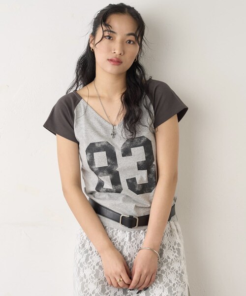 WHO'S WHO gallery（フーズフーギャラリー）の「【予約】ナンバリングラグランフレンチスリーブTEE（Tシャツ/カットソー・レディース・ネイビー/オフホワイト/グレー・F）」の3枚目の写真