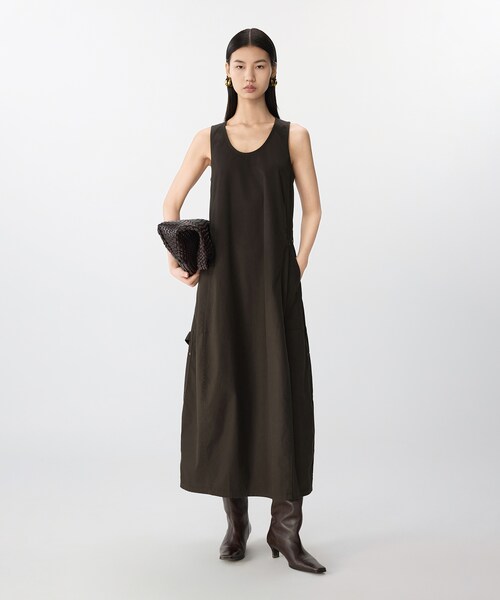 JNBY（ジェーエヌビーワイ）の「Utility Grace Long Dress（ワンピース・レディース・ベージュ/ブラウン・34/36/38）」の2枚目の写真