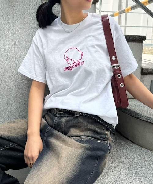 WHO'S WHO gallery（フーズフーギャラリー）の「予約/25色展開【TOKYOGIRL/東京ガール】ロゴTEE（Tシャツ/カットソー・レディース・パープルその他1/グリーン/スカイブルー/ネイビー/イエロー/サンドベージュ/パープル/ミント/グレー/グリーンその他2/ブラック/グリーンその他1/ブルーその他1/ホワイト/ボルドー/ピスタチオ/ダークブラウン/オレンジ/ライトグレー/チャコールグレー/ピンク/ブルー/ローズ/キャメル/ライムグリーン・L/M）」の2枚目の写真