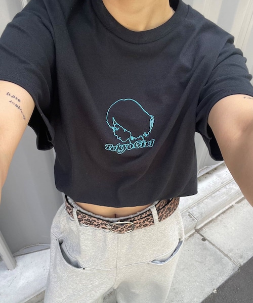 WHO'S WHO gallery（フーズフーギャラリー）の「予約/25色展開【TOKYOGIRL/東京ガール】ロゴTEE（Tシャツ/カットソー・レディース・パープルその他1/グリーン/スカイブルー/ネイビー/イエロー/サンドベージュ/パープル/ミント/グレー/グリーンその他2/ブラック/グリーンその他1/ブルーその他1/ホワイト/ボルドー/ピスタチオ/ダークブラウン/オレンジ/ライトグレー/チャコールグレー/ピンク/ブルー/ローズ/キャメル/ライムグリーン・L/M）」の3枚目の写真