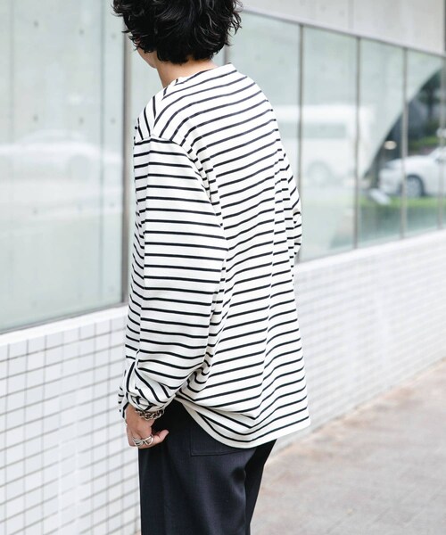 URBAN RESEARCH DOORS（アーバンリサーチドアーズ）の「FORK&SPOON　ボートネックボーダー（Tシャツ/カットソー・メンズ・ECR×BLK/ECR×RED/OFF×GRN・4/5）」の17枚目の写真