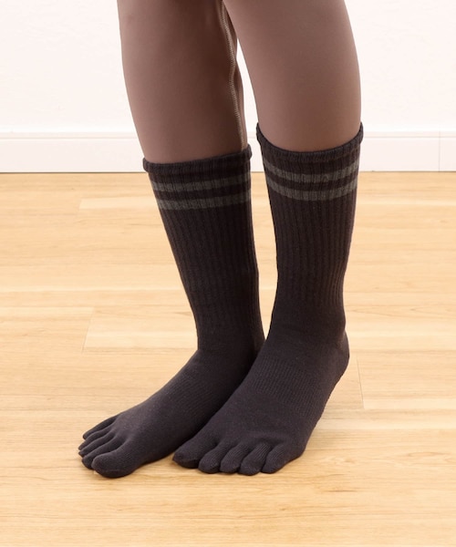3coins(3coins)の「《滑り止め付き》5本指ラインソックス/hemle(ソックス/靴下・レディース・チャコールグレー/ピンク/アイボリー・FREE)」の1枚目の写真