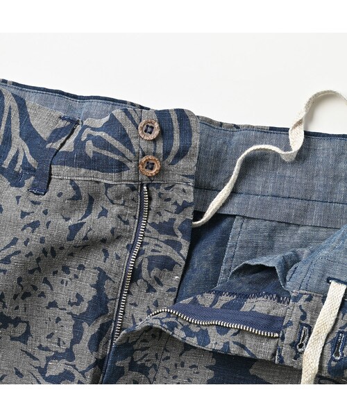 45R（フォーティファイブアール）の「リネンロータスプリントのニームショーツ MEN（インディゴ）（パンツ・メンズ・73-インディゴ・03-M/04-L）」の15枚目の写真