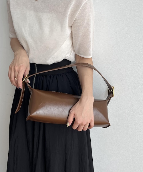CAPRICIEUX LE'MAGE（カプリシューレマージュ）の「ワンハンドルワイドバッグ（ショルダーバッグ・レディース・ブラック/ブラウン・F）」の2枚目の写真