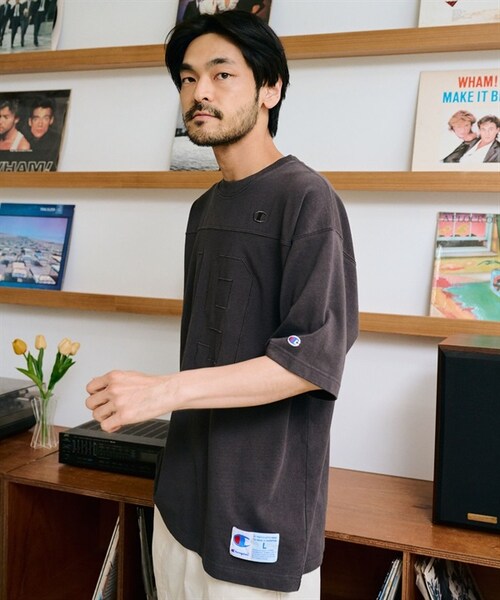 Champion（チャンピオン）の「Champion / 刺繡LOGO厚磅足球T恤（その他・メンズ・米白色/黑色・米白色/黑色）」の3枚目の写真