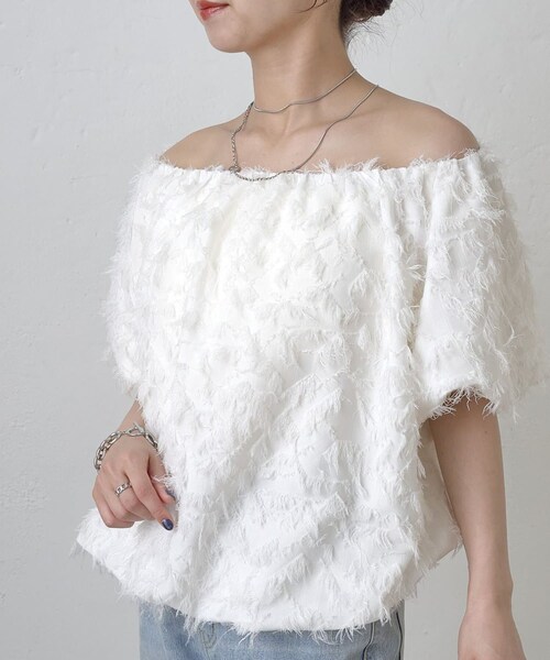 COLONY 2139(コロニートゥーワンスリーナイン)の「フリンジジャガード5分袖オフショルトップス(その他トップス・レディース・ホワイト/ブラック/ピンク・F)」の2枚目の写真