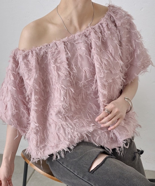 COLONY 2139(コロニートゥーワンスリーナイン)の「フリンジジャガード5分袖オフショルトップス(その他トップス・レディース・ホワイト/ブラック/ピンク・F)」の3枚目の写真