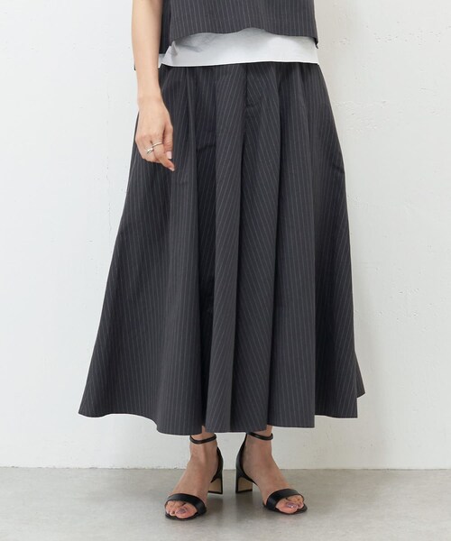 BEARDSLEY（ビアズリー）の「ストライプボリュームキュロット（パンツ・レディース・グレー・F）」の1枚目の写真