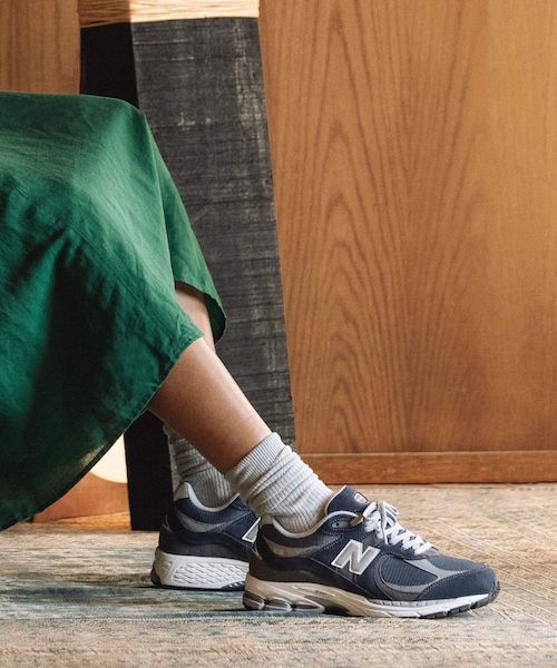 ADAM ET ROPE'（アダムエロペ）の「【公式サイト限定】【New Balance（ニューバランス）】M2002R（スニーカー・レディース・グレー/ネイビー・22.5/23.5/24.5/25.0）」の21枚目の写真